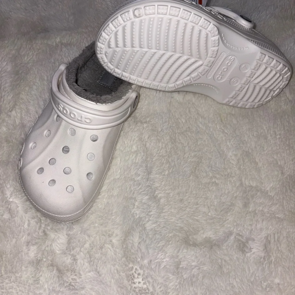 CROCS Women's White and Gray Slippers - Picture 5 of 6